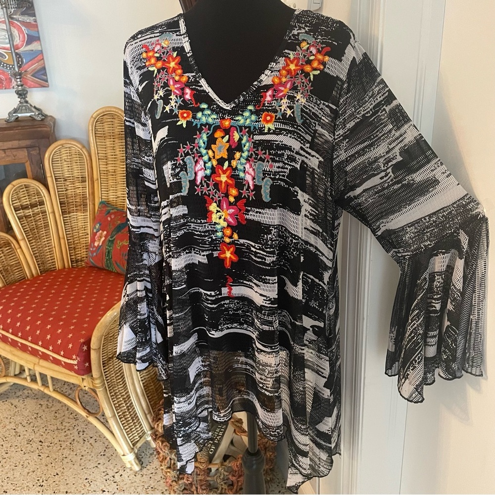 DOR DOR COUTURE Mesh Black and White Colorful Embroidered Swing Top Coverup 2X